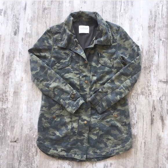 ❗️SOLD❗️Velvet by Graham and Spencer Camo Coat, Sm - Picture 3 of 7